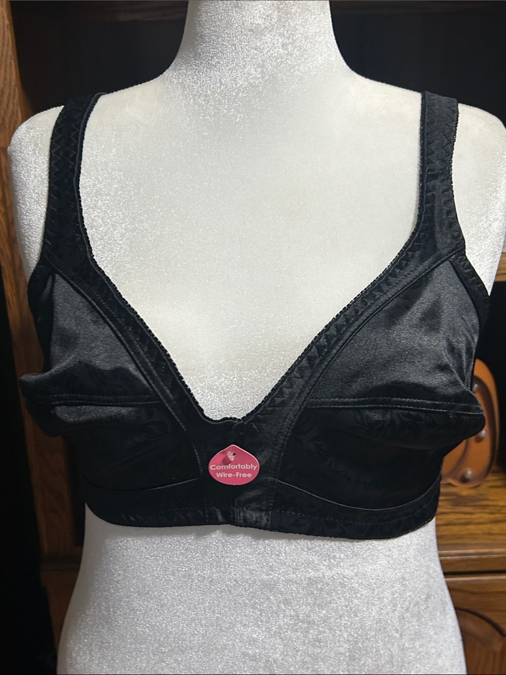 Comfortable Wire-Free Black Bra with Full Coverage Support Size 44D NWT